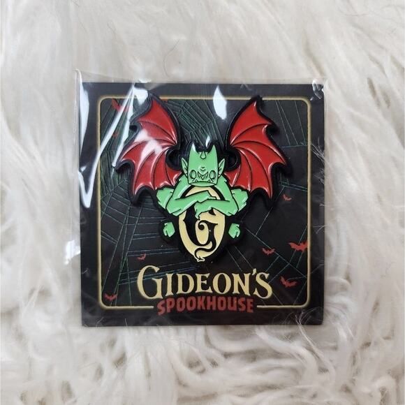 Gideon's Bakehouse Spookhouse Gargoyle Halloween Pin 2023 - Picture 1 of 2